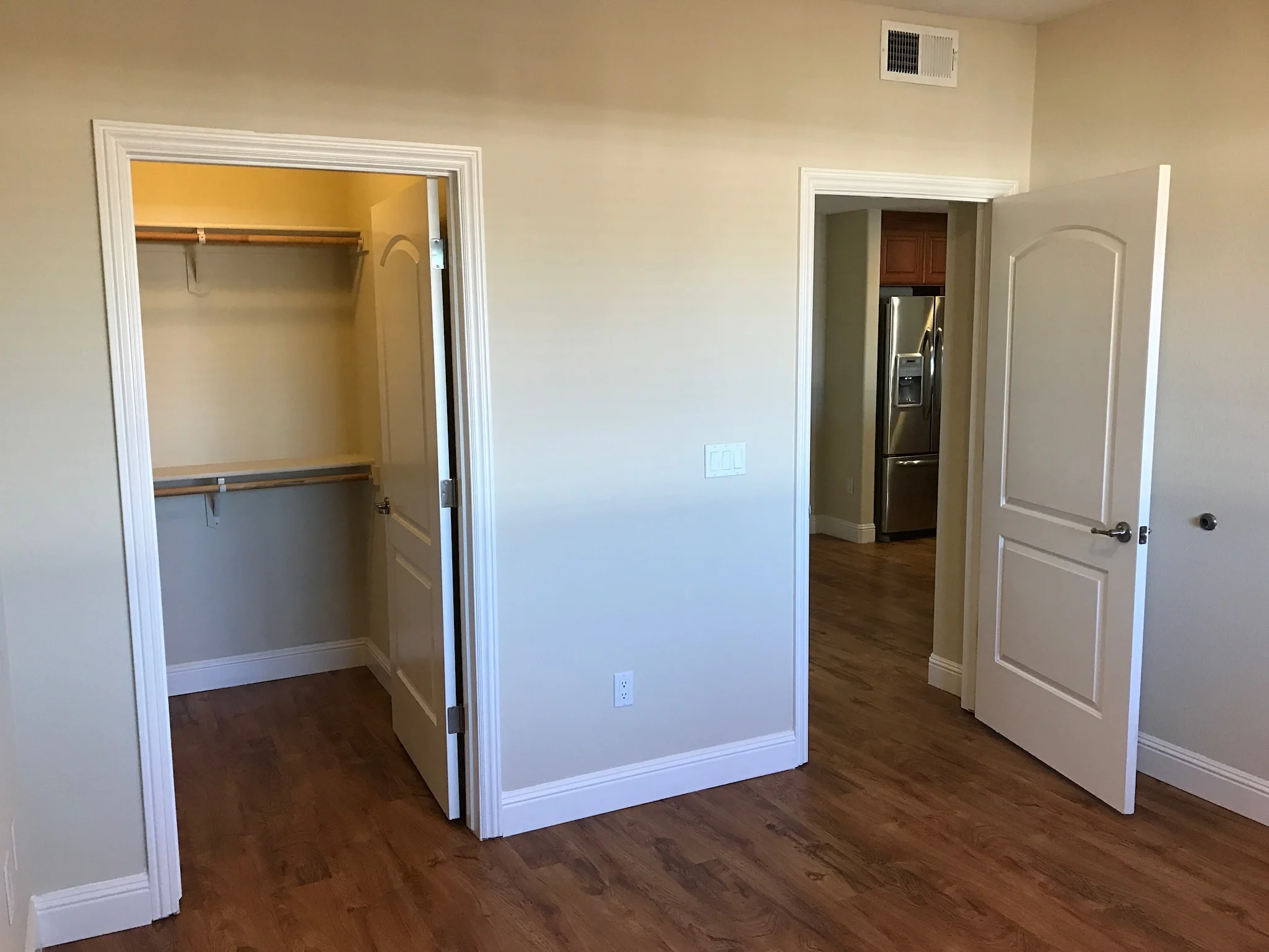 Spacious bedroom with walk-in closet in 1-bedroom Gilroy apartment